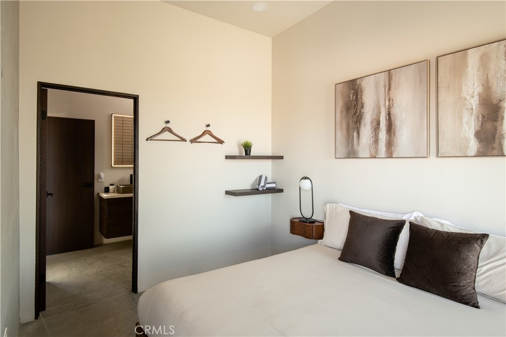 6817 Arizona Avenue Property Photo 17
