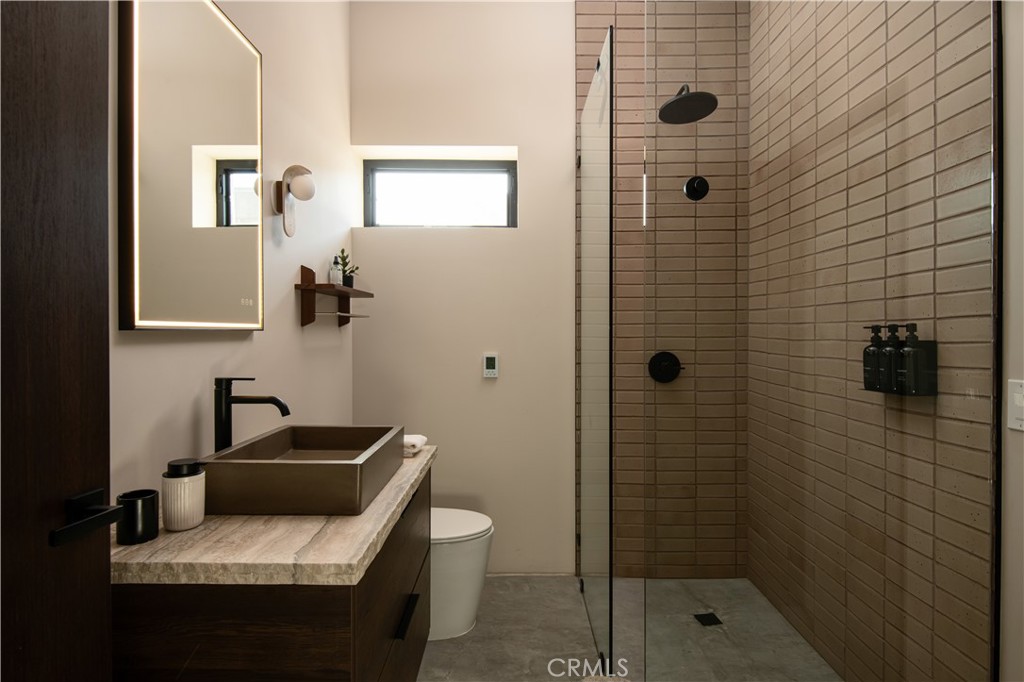 6817 Arizona Avenue Property Photo 18