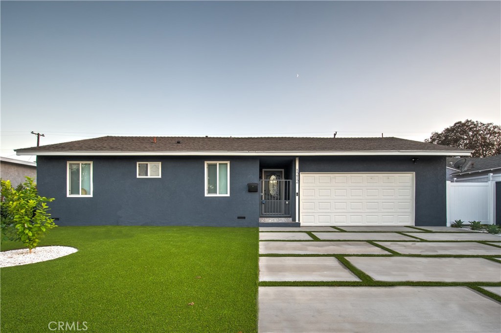 1212 W Woodcrest Avenue Property Photo 1