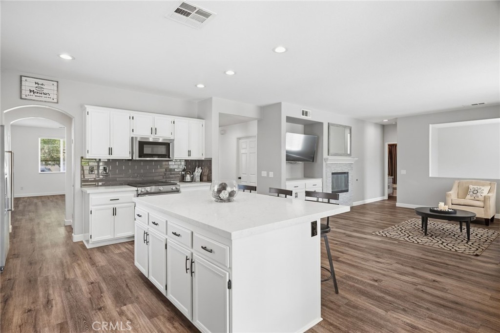 27751 Hollyoak Property Photo 8