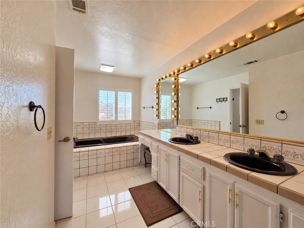 18370 Niagara Property Photo 46