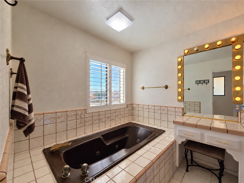 18370 Niagara Property Photo 47