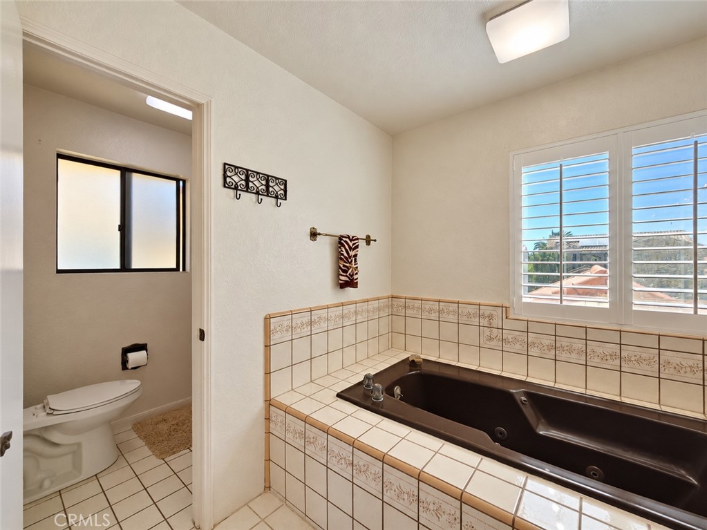 18370 Niagara Property Photo 48