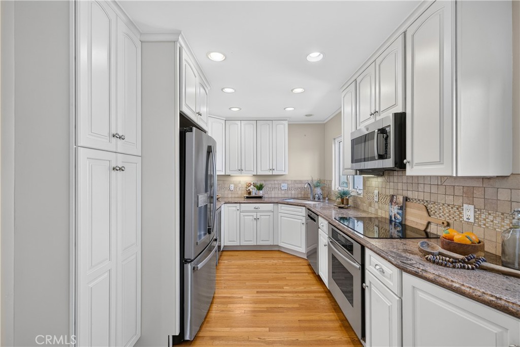 345 Park Avenue Property Photo 13