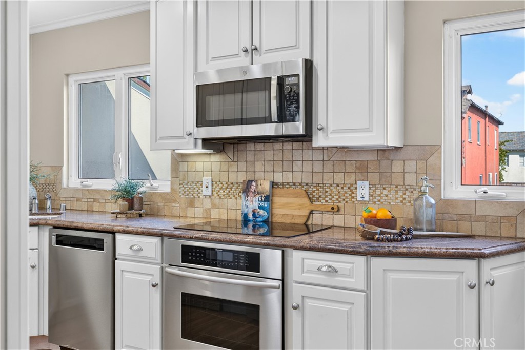 345 Park Avenue Property Photo 15
