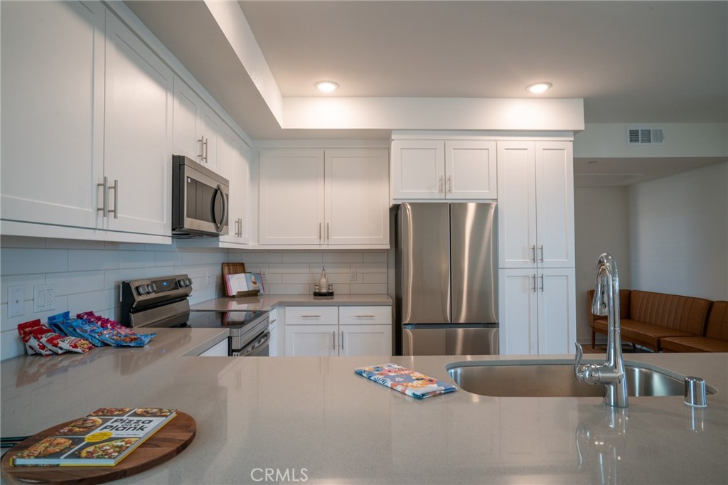 1024 W Romneya Drive Property Photo 11