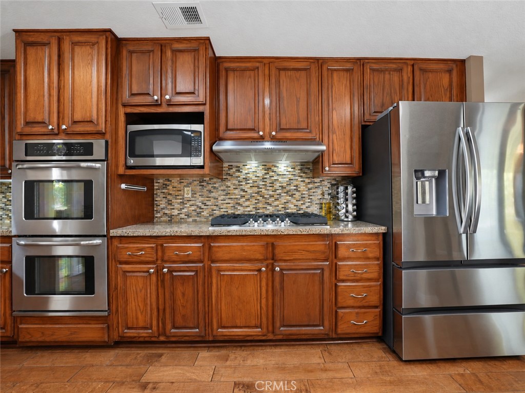 25652 Nottingham Court Property Photo 9