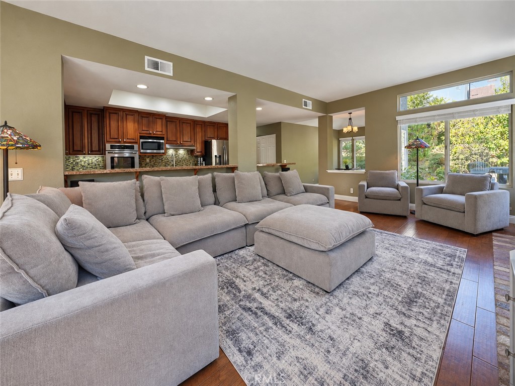 25652 Nottingham Court Property Photo 12