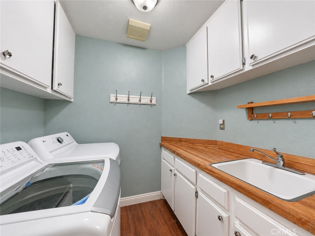 25652 Nottingham Court Property Photo 16