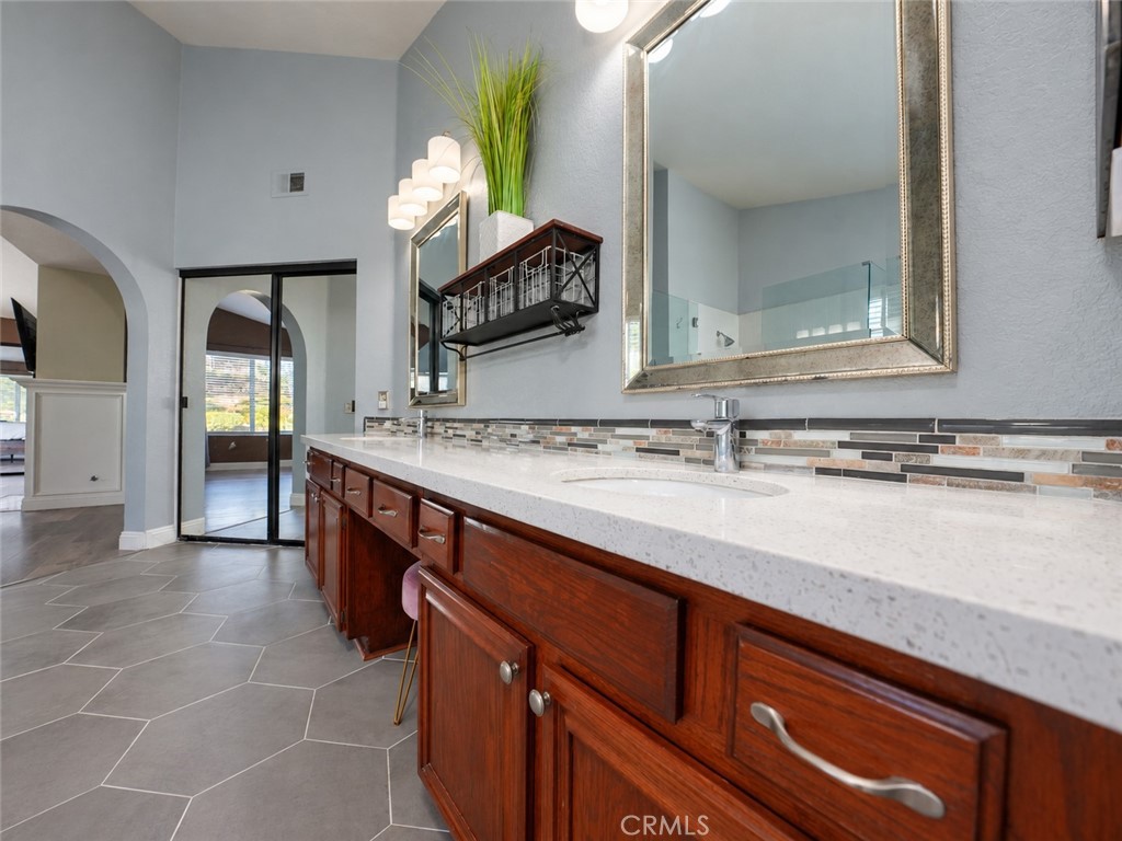 25652 Nottingham Court Property Photo 22