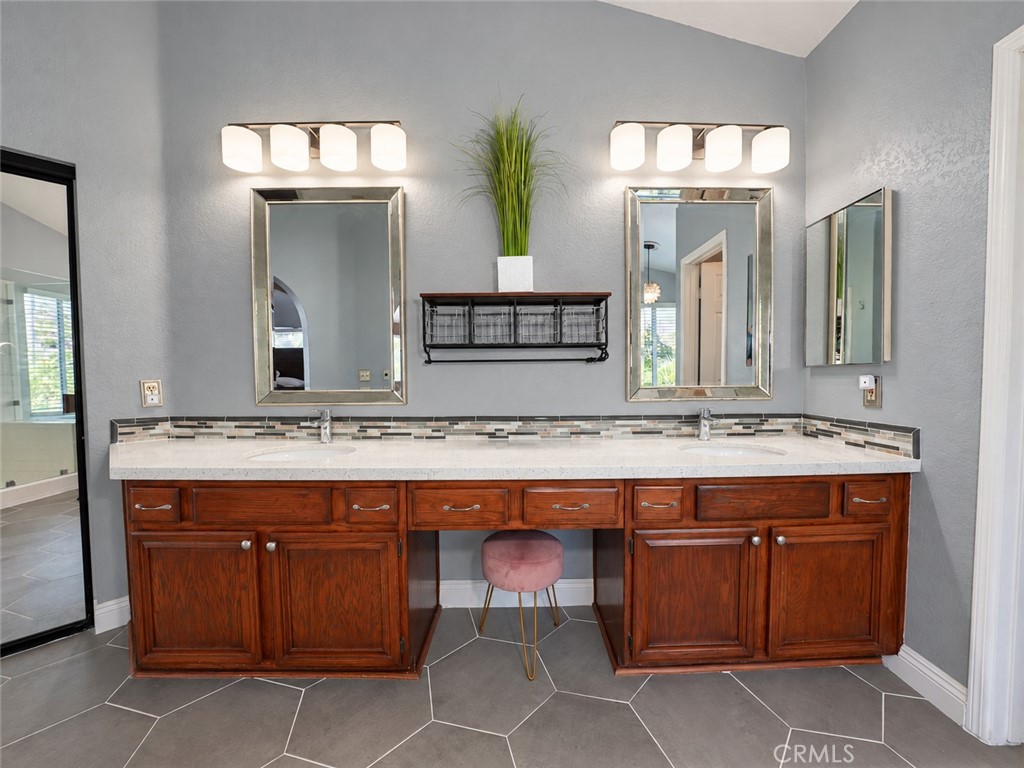 25652 Nottingham Court Property Photo 27