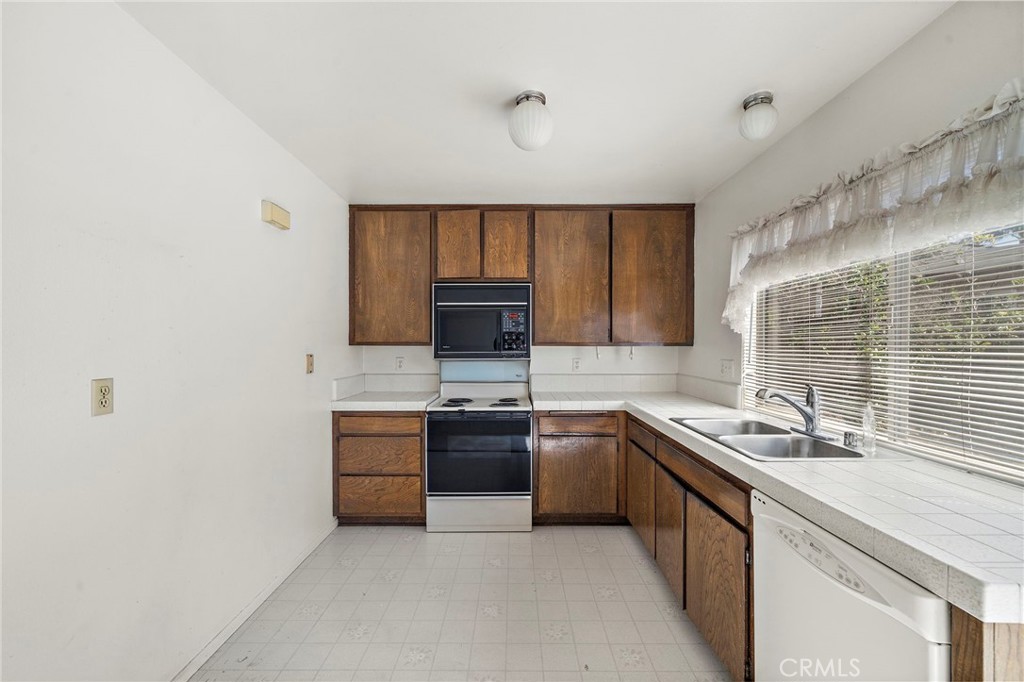4862 Redbluff Circle Property Photo 10