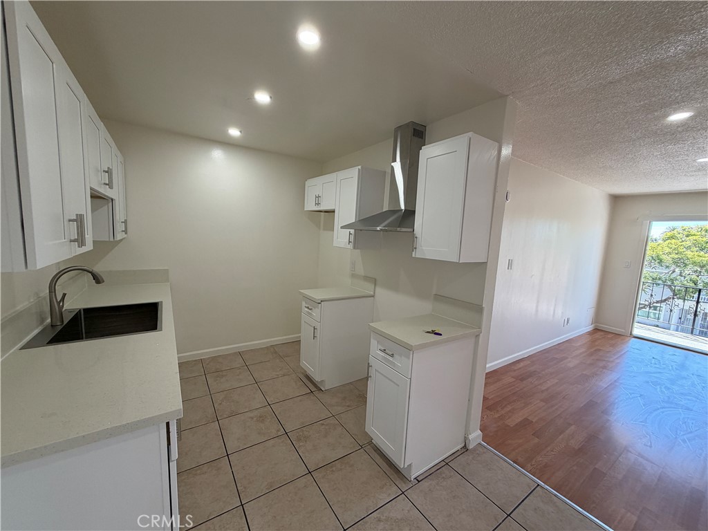 737 E 5th 10 Property Photo 3