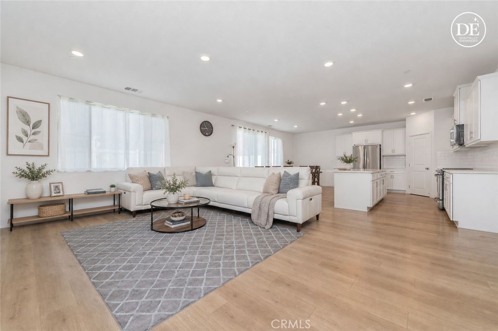 2239 Melogold Way Property Photo 4