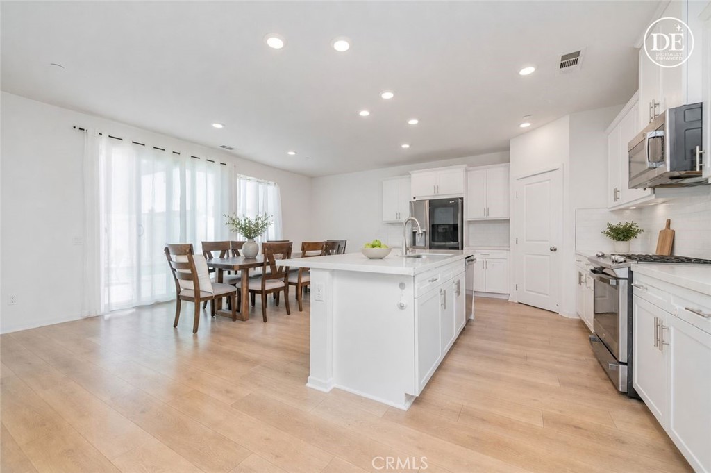 2239 Melogold Way Property Photo 6