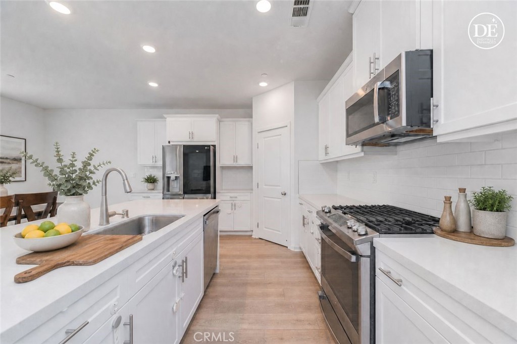 2239 Melogold Way Property Photo 7