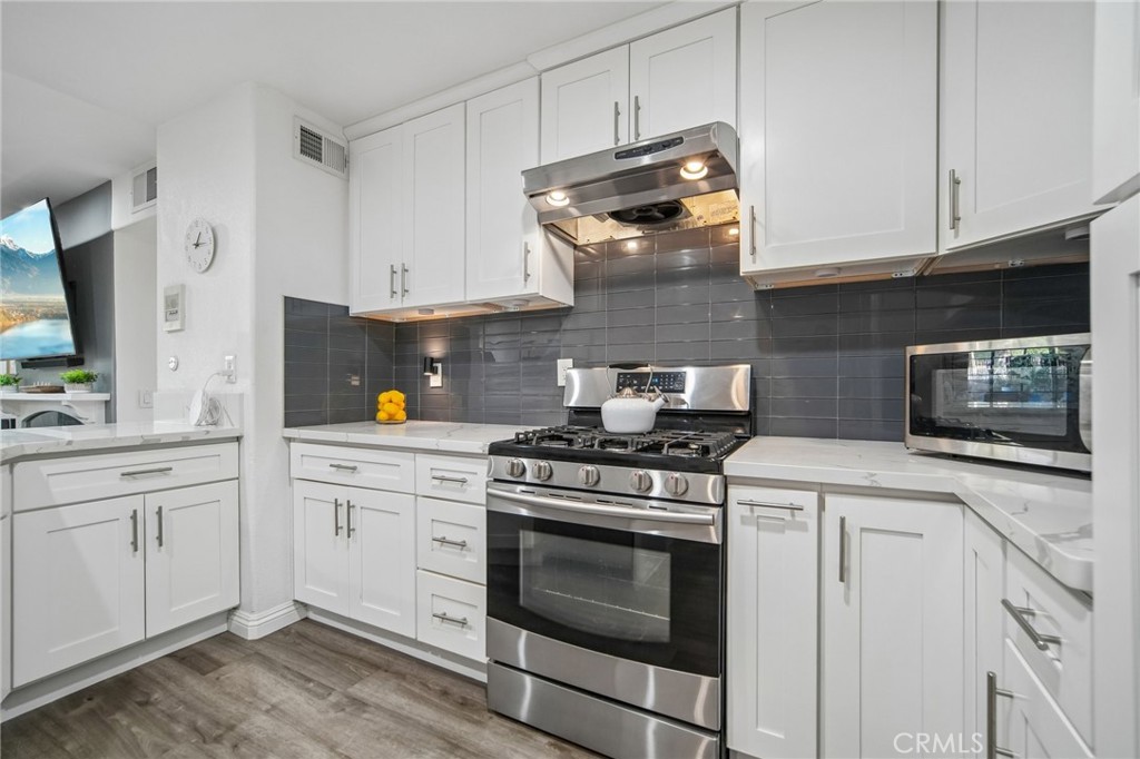 3685 S Bear Street B Property Photo 6