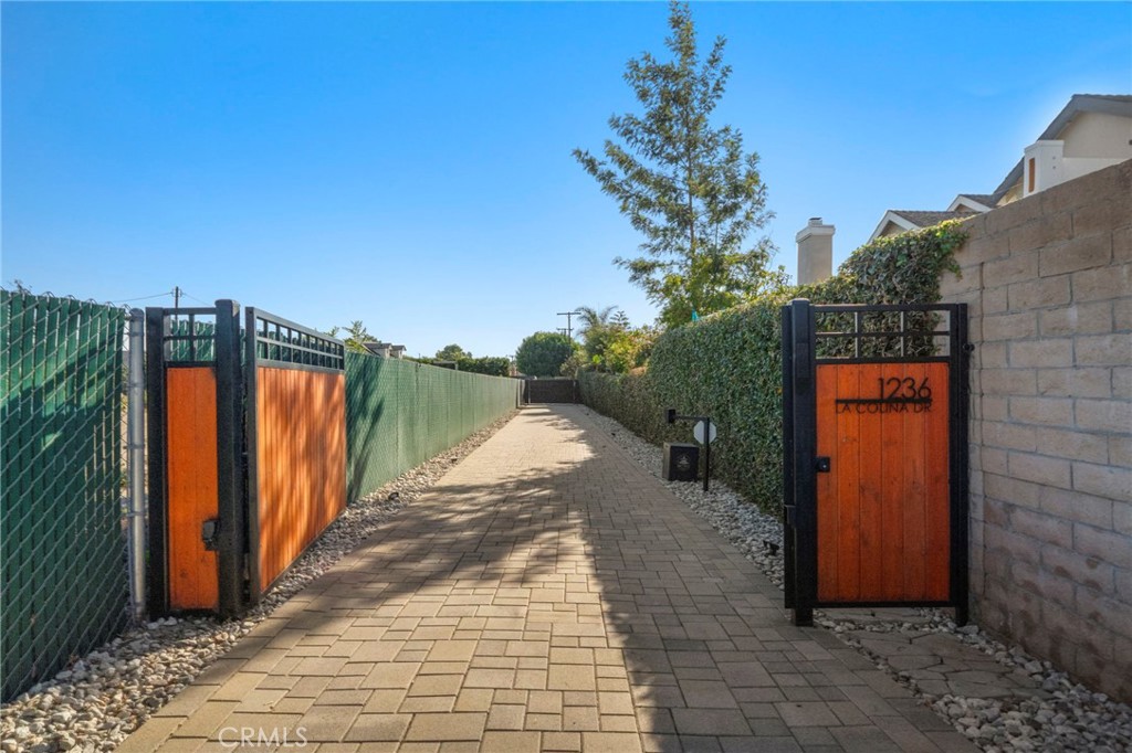 1236 La Colina Property Photo 6