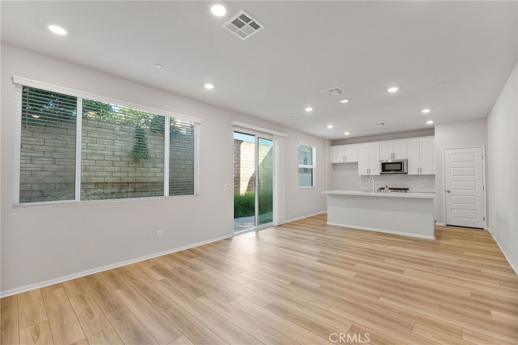 649 E Madeleine Privado Property Photo 4