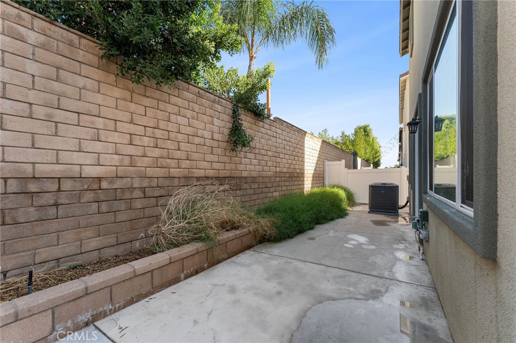 649 E Madeleine Privado Property Photo 26