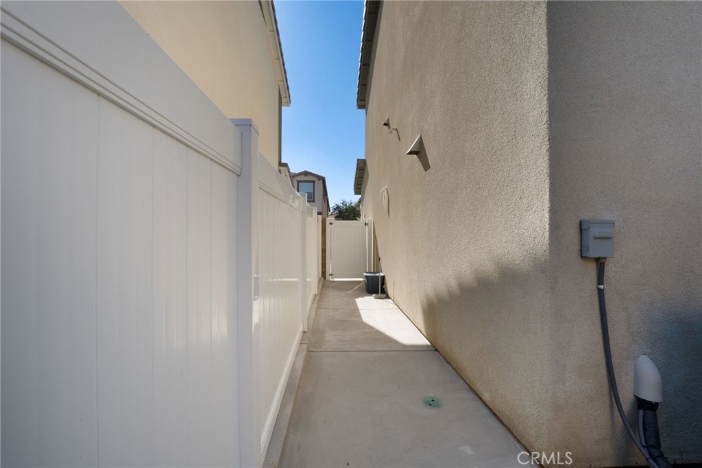 649 E Madeleine Privado Property Photo 28