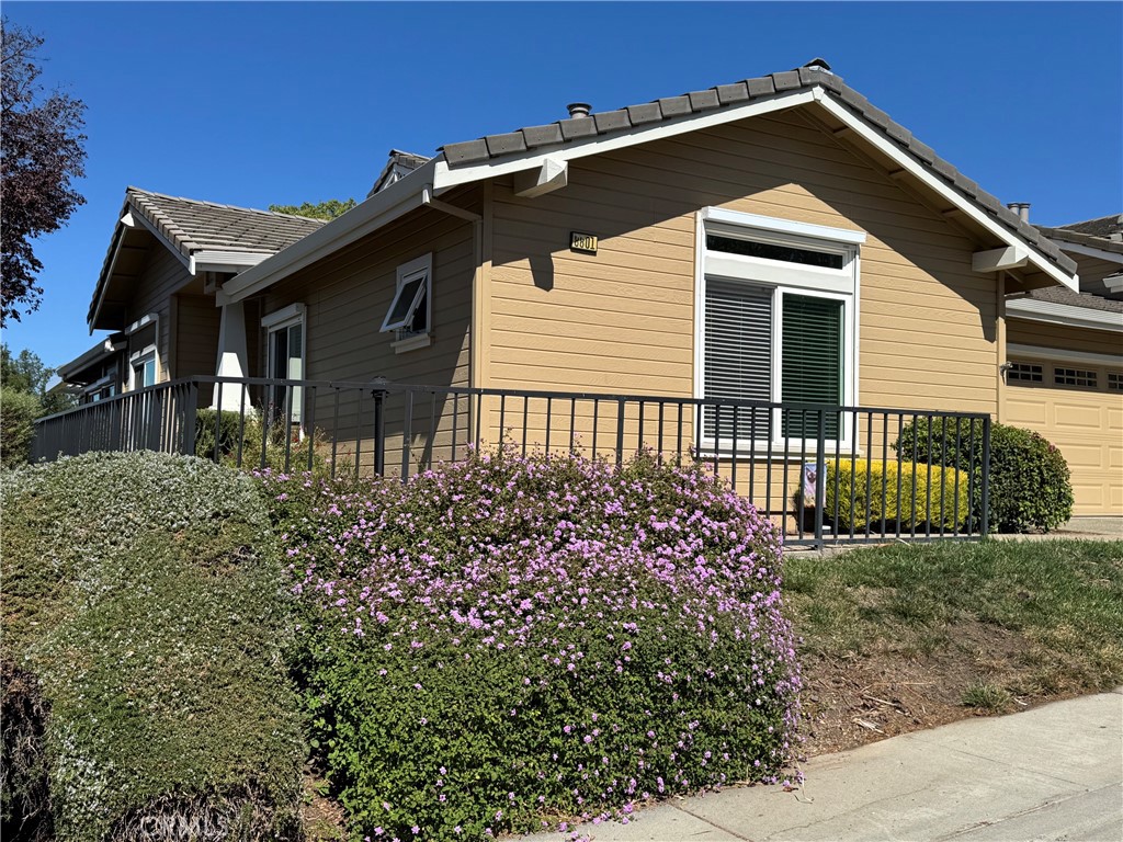 8801 Grape Wagon Circle Property Photo 2