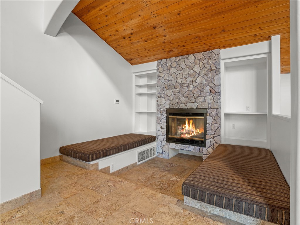10827 Pacific View Road Property Photo 14