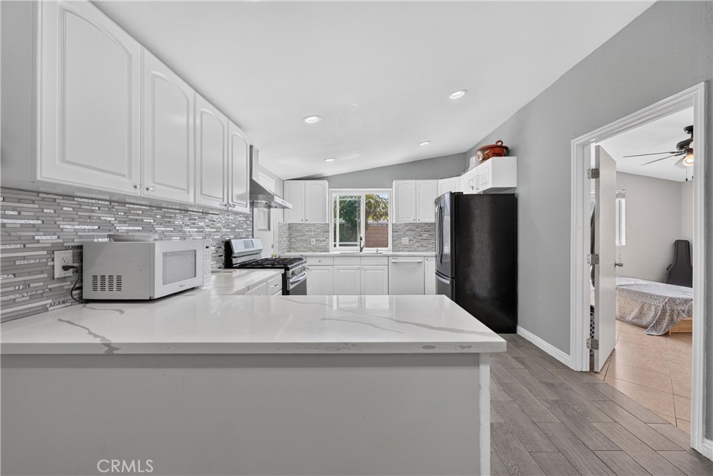 7832 Ruthann Property Photo 3