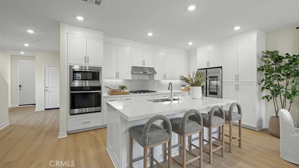 2014 Pyrenes Place Property Photo 1