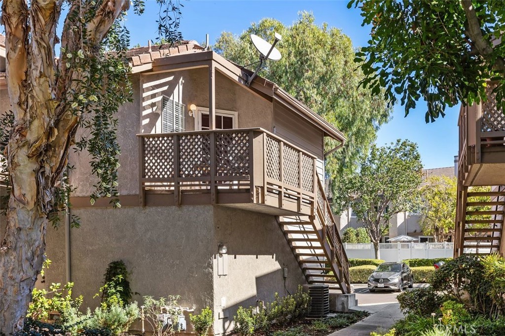 24350 Eastview Property Photo 5