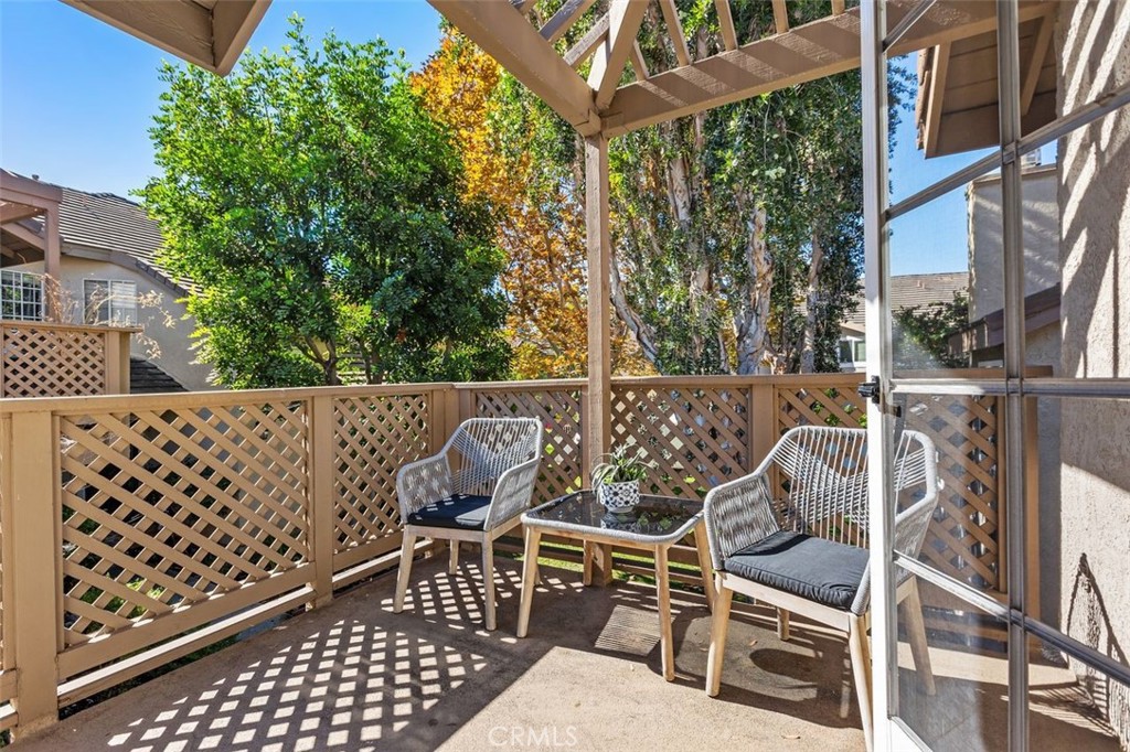 24350 Eastview Property Photo 6
