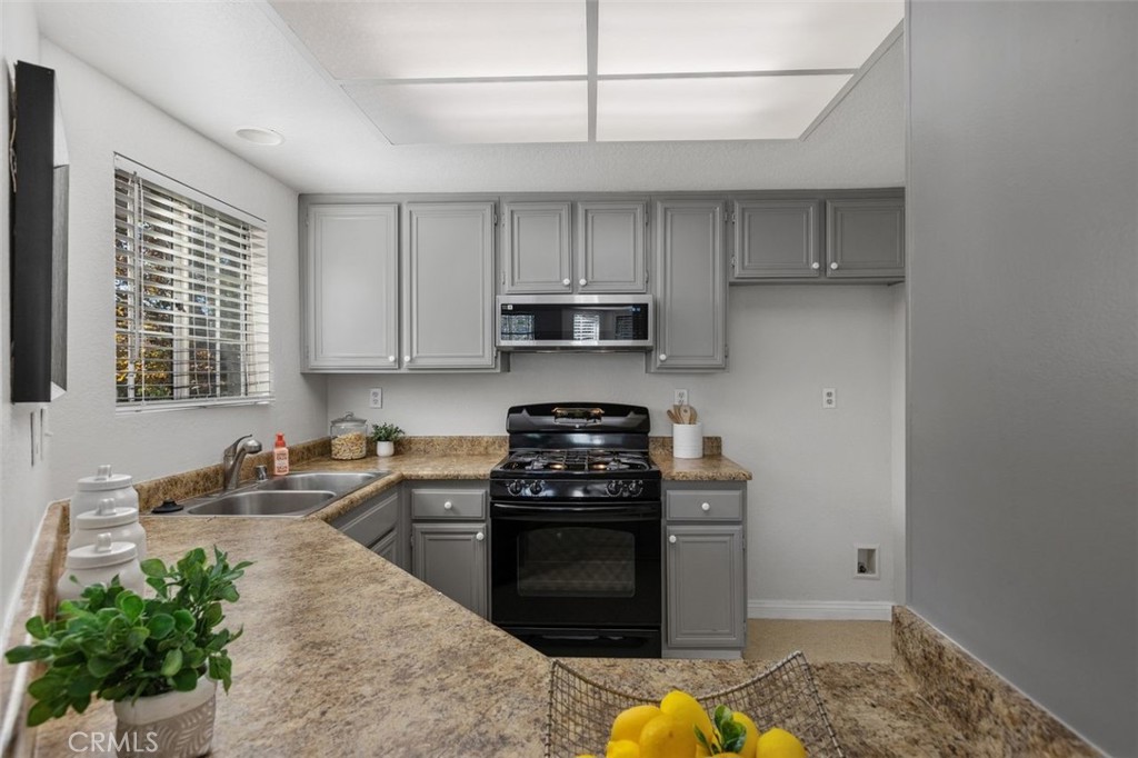 24350 Eastview Property Photo 20