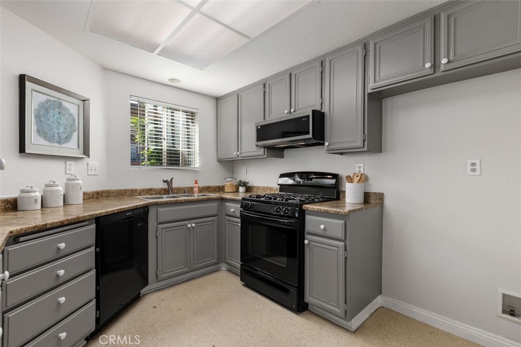 24350 Eastview Property Photo 21