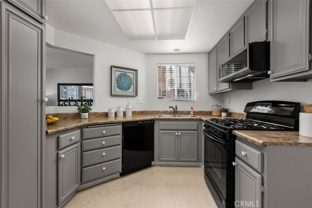 24350 Eastview Property Photo 22