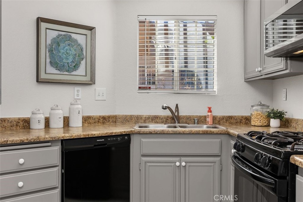 24350 Eastview Property Photo 23