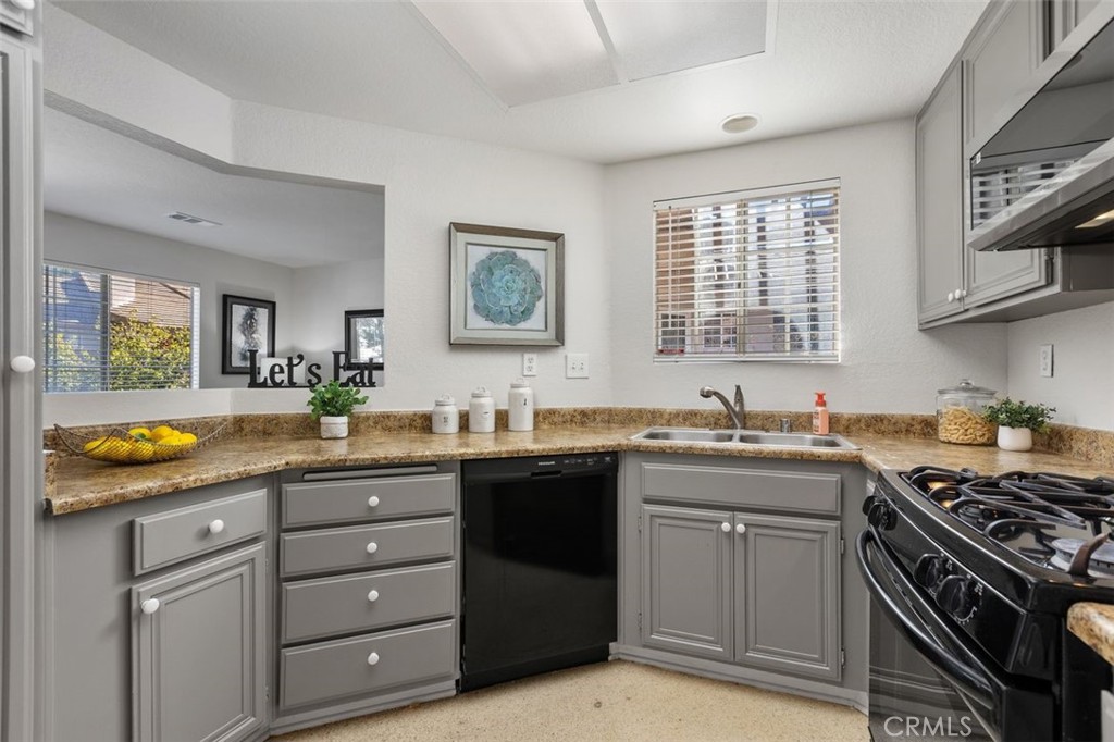 24350 Eastview Property Photo 24