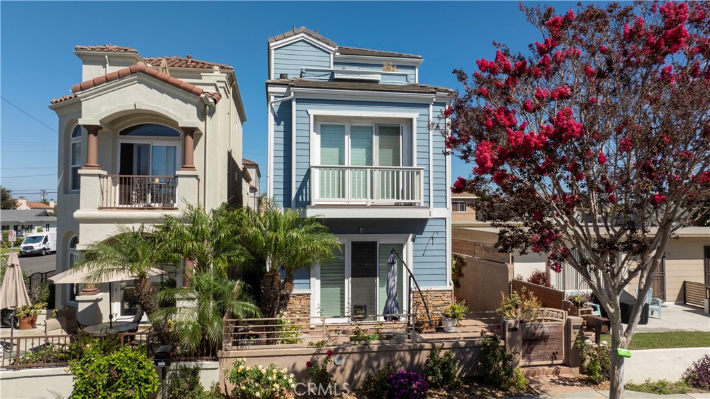 1020 California Property Photo 2