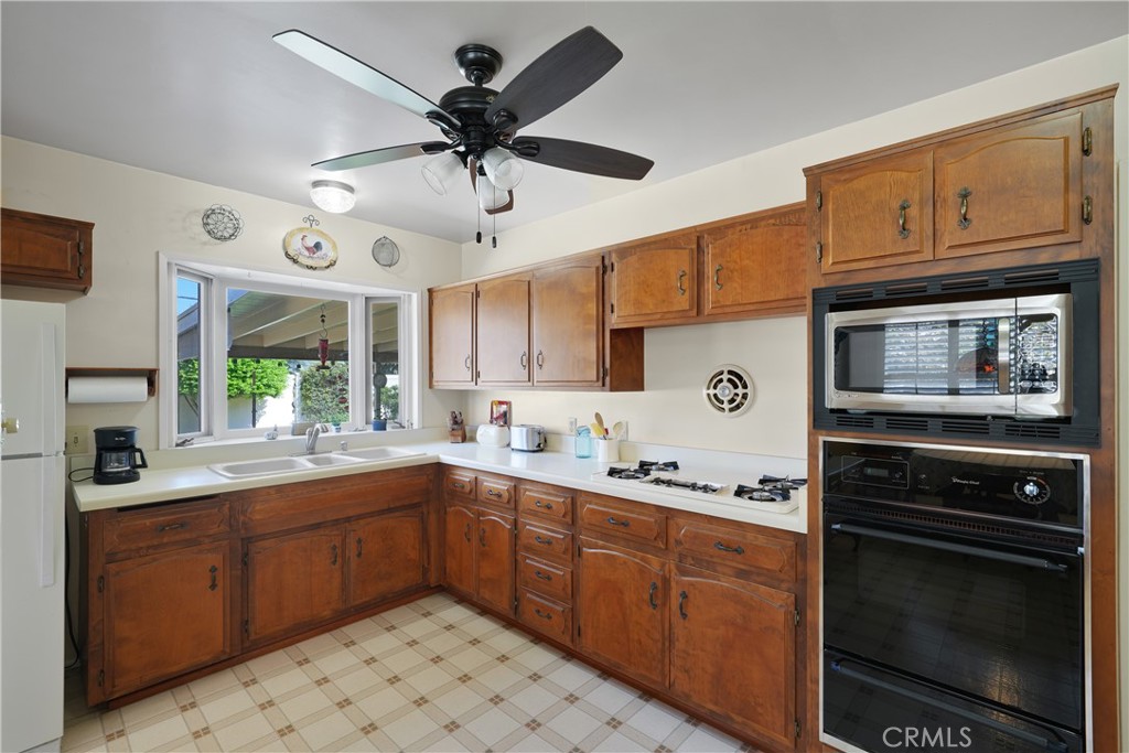 8469 Calendula Drive Property Photo 12