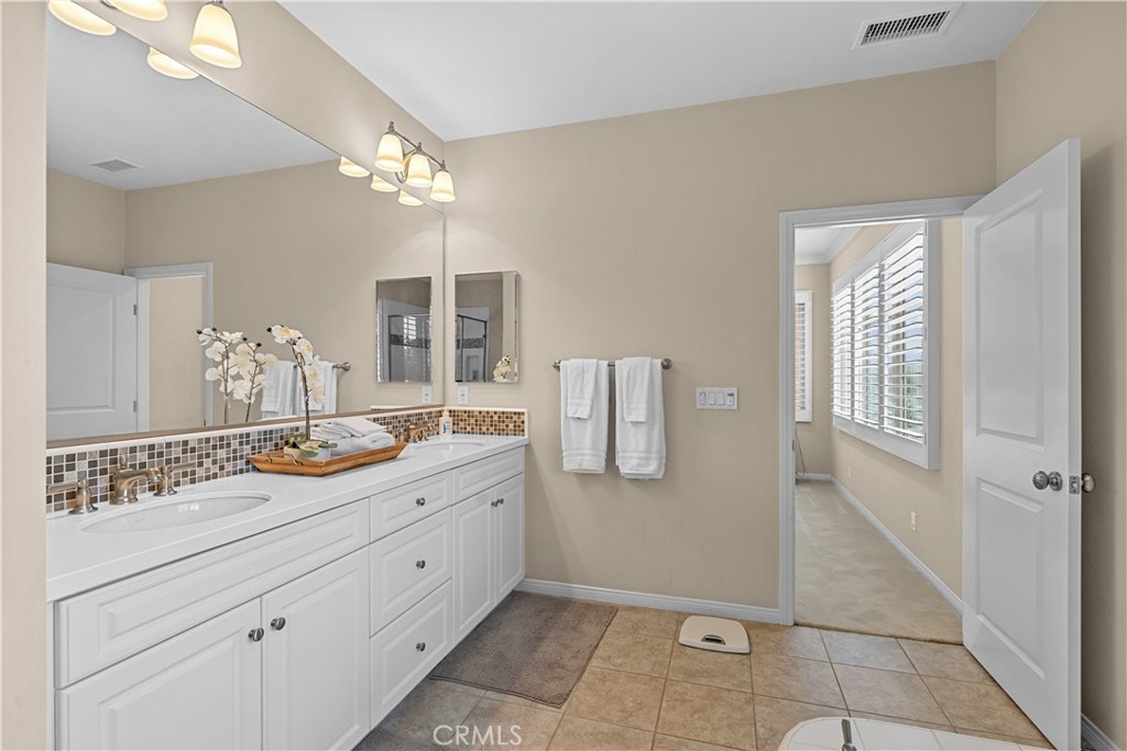 100 Cipresso Property Photo 13