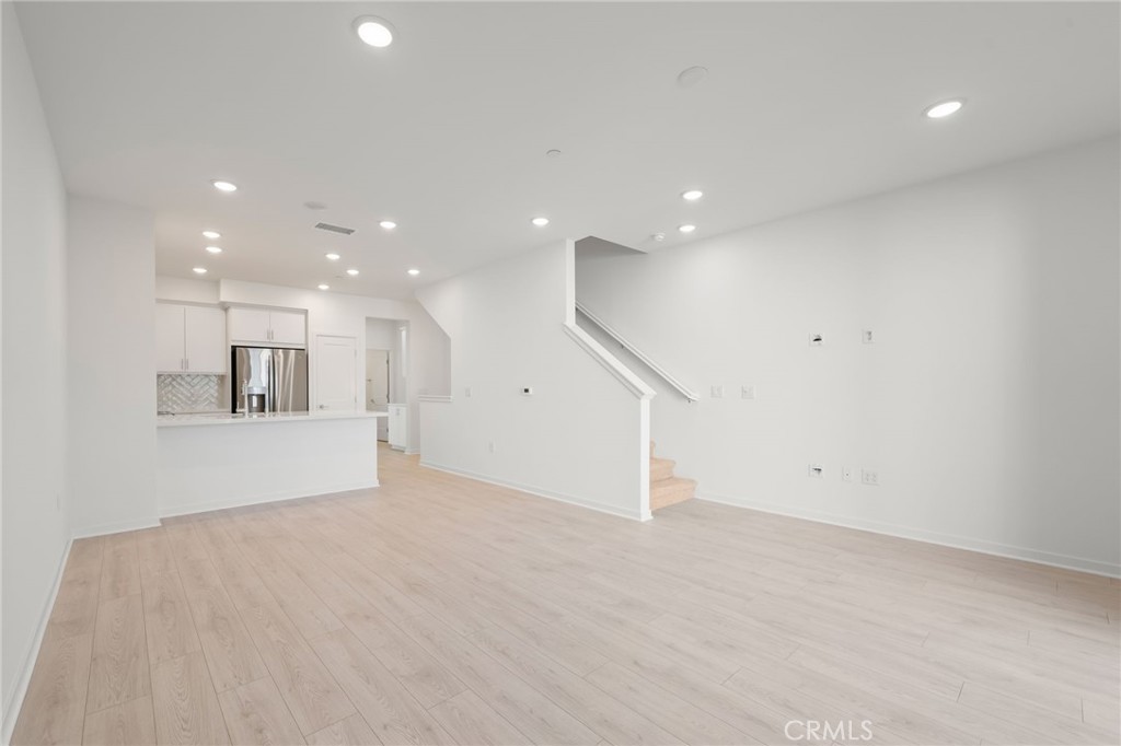 463 Paradiso Place Property Photo 3