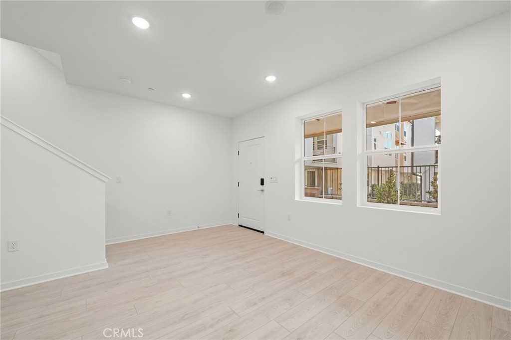463 Paradiso Place Property Photo 4