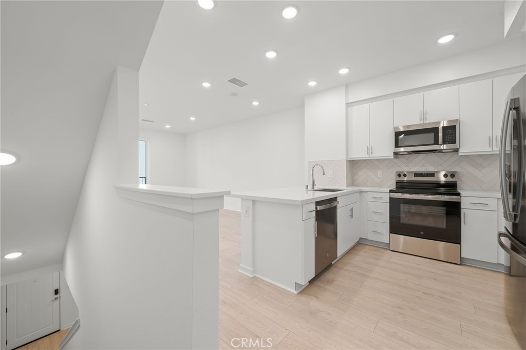 463 Paradiso Place Property Photo 6