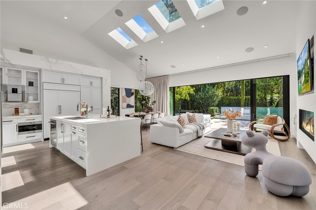 10 Rue Cannes Property Photo 1