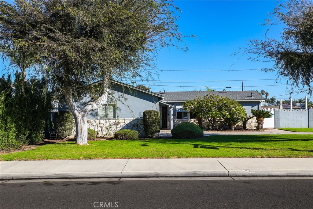6131 Chinook Property Photo 1