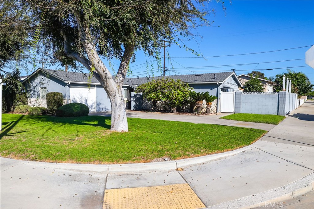 6131 Chinook Property Photo 4