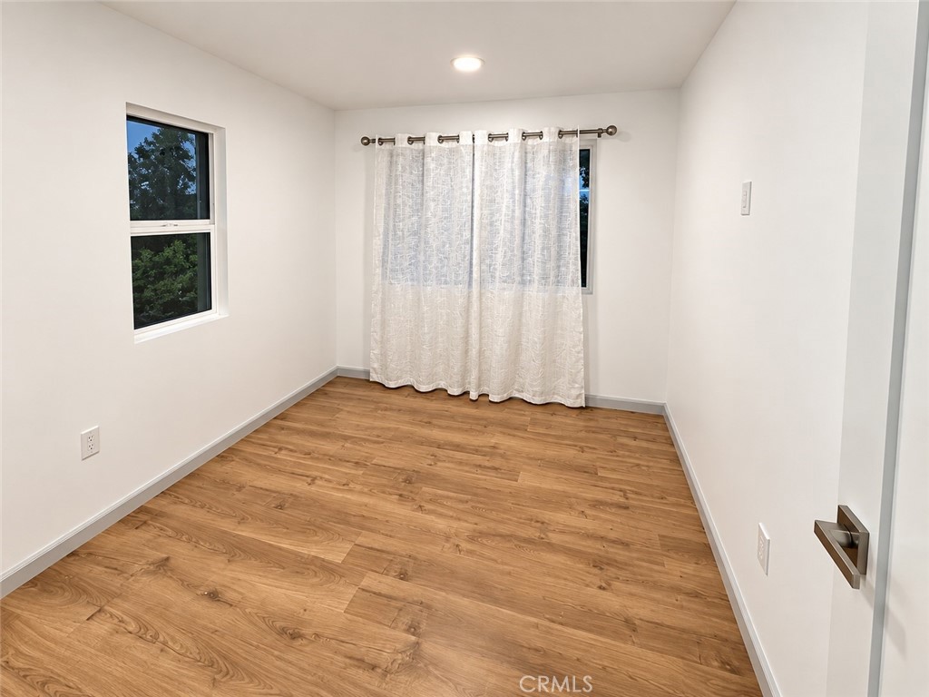 2815 West 60th Street Property Photo 8