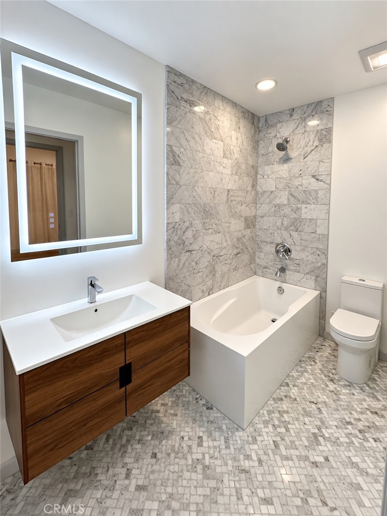 2815 West 60th Street Property Photo 9
