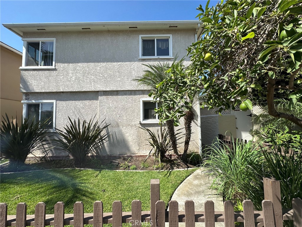 125 Nieto Avenue Property Photo 1