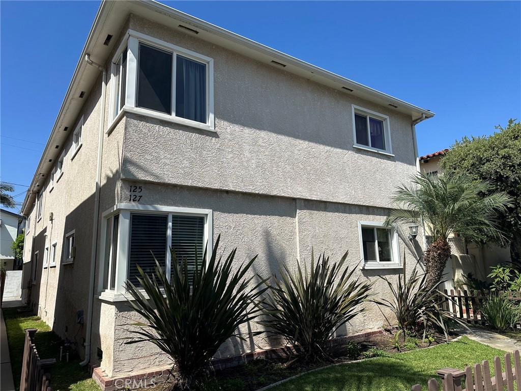 125 Nieto Avenue Property Photo 2