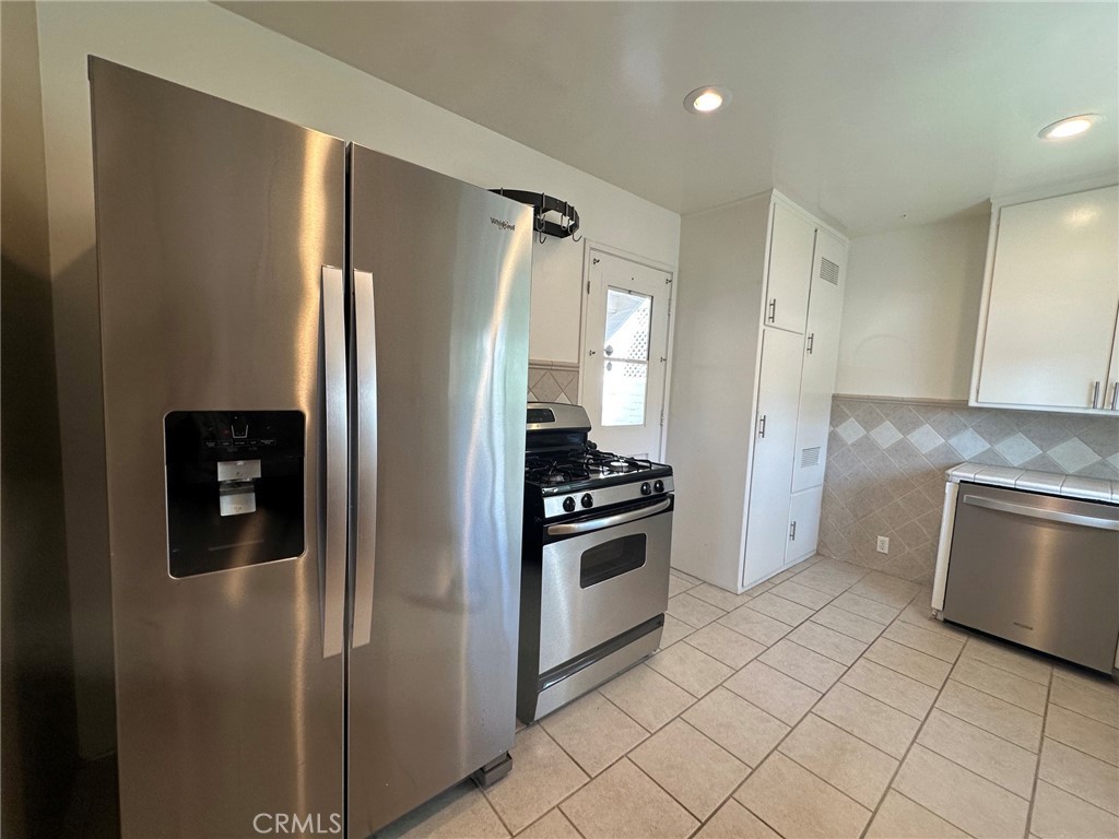 125 Nieto Avenue Property Photo 7